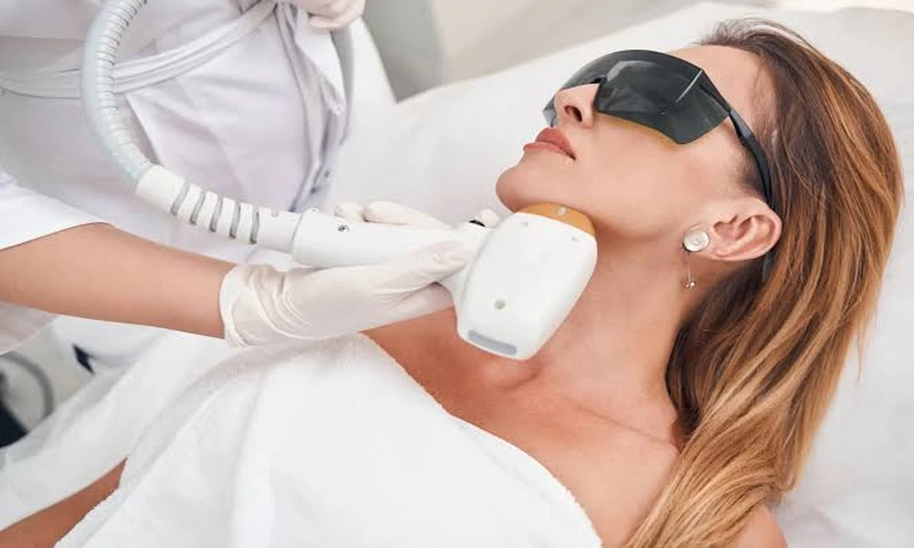 Struggling With Noticeable Facial Moles? Targeted Removal Offers Cosmetic Options